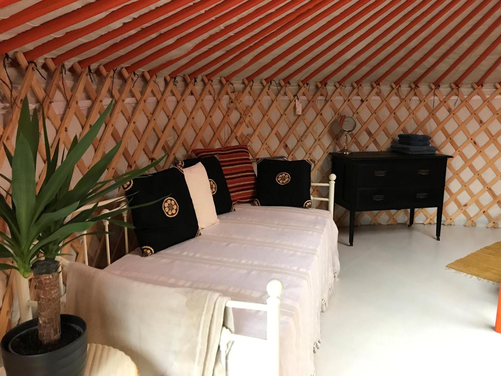 Hotel Gilfach Gower Farm Luxury Yurt With Hot Tub Ammanford Esterno foto