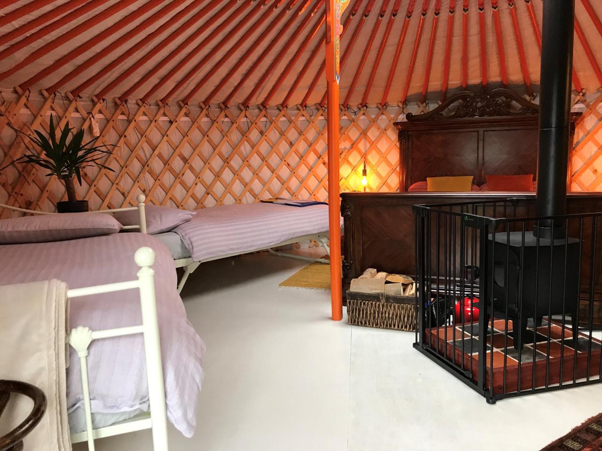 Hotel Gilfach Gower Farm Luxury Yurt With Hot Tub Ammanford Esterno foto