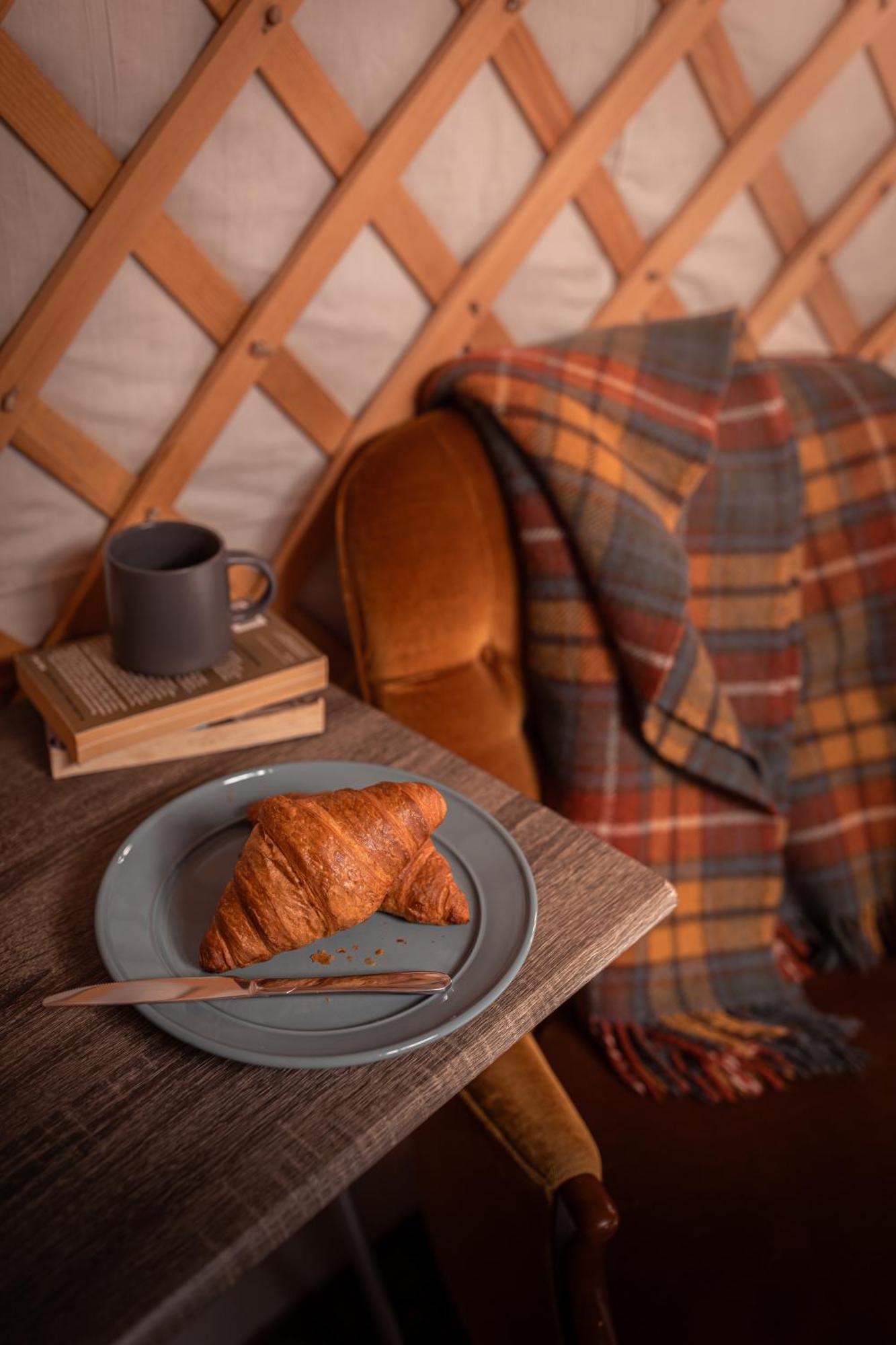 Hotel Gilfach Gower Farm Luxury Yurt With Hot Tub Ammanford Esterno foto