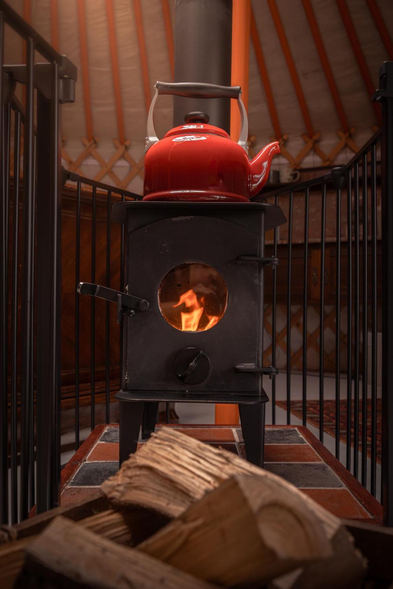 Hotel Gilfach Gower Farm Luxury Yurt With Hot Tub Ammanford Esterno foto